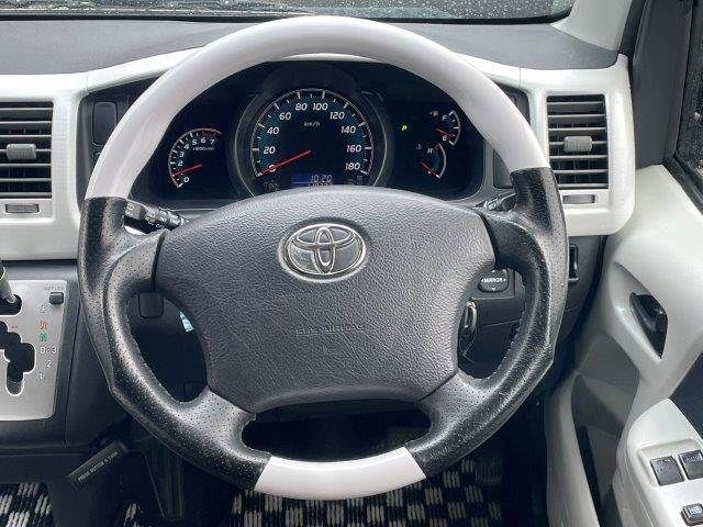 TOYOTA REGIUSACE VAN 2WD 2013 Image 31