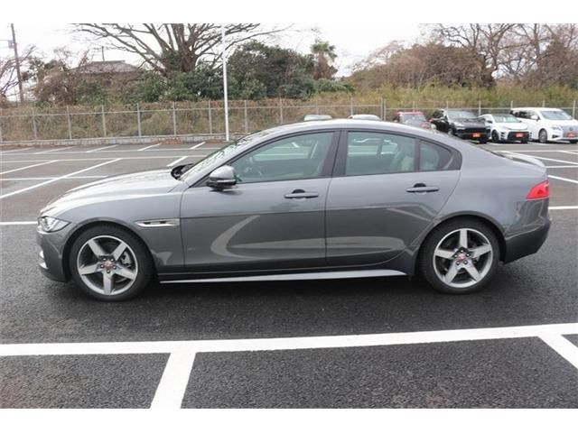 JAGUAR XESERIES 2017 Image 31