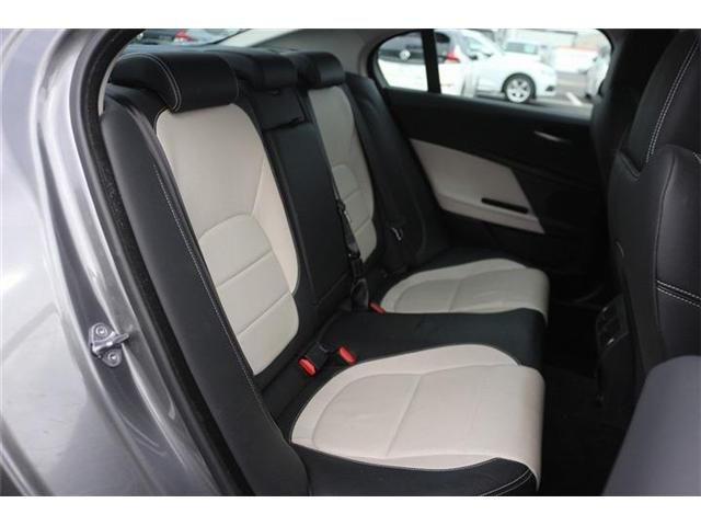 JAGUAR XESERIES 2017 Image 31