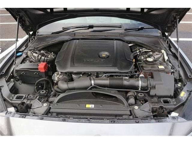 JAGUAR XESERIES 2017 Image 31