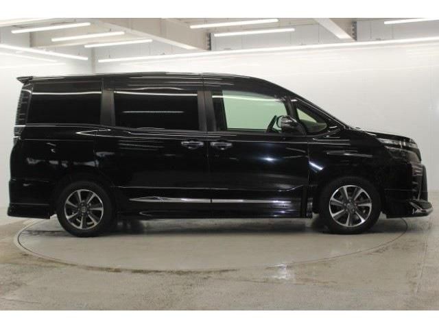 TOYOTA VOXY 2018 Image 31