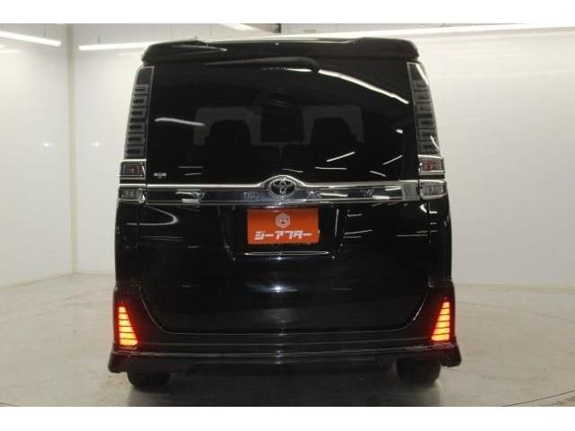 TOYOTA VOXY 2018 Image 31