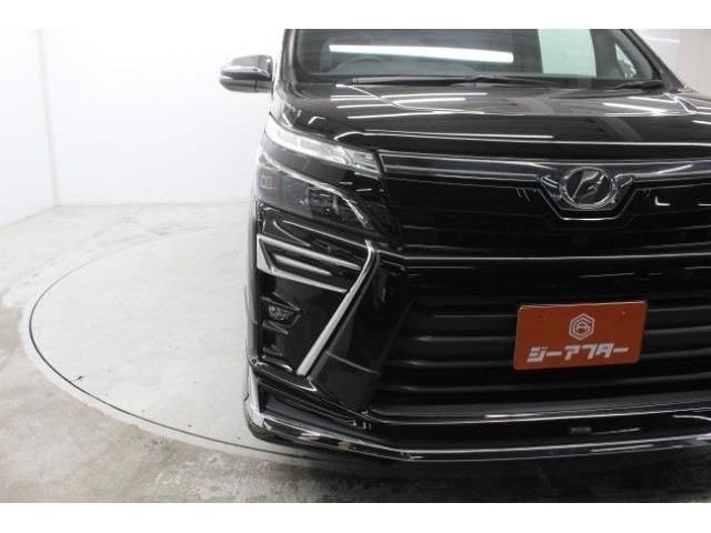 TOYOTA VOXY 2018 Image 31