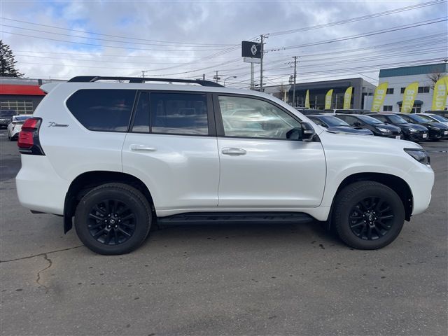 TOYOTA LANDCRUISER PRADO 2023 Image 31