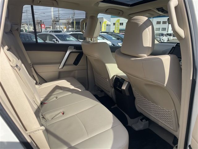 TOYOTA LANDCRUISER PRADO 2023 Image 31