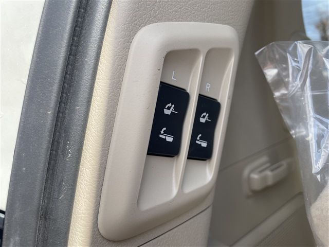 TOYOTA LANDCRUISER PRADO 2023 Image 31