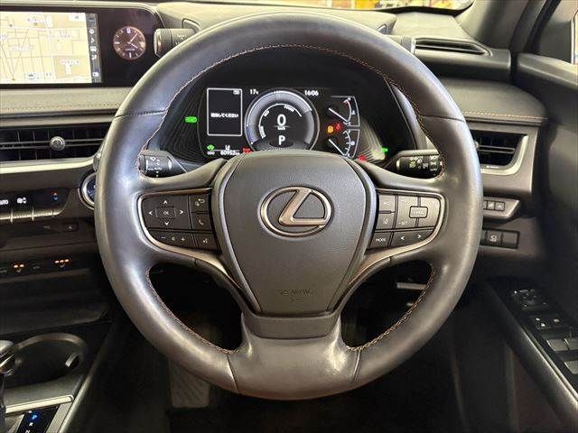 TOYOTA LEXUS UX250H 2019 Image 31