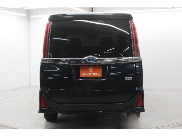 TOYOTA NOAH HYBRID 2017 Image 31
