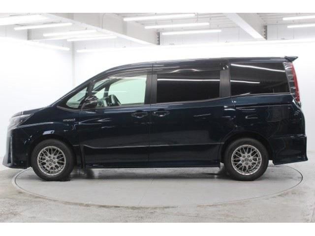 TOYOTA NOAH HYBRID 2017 Image 31