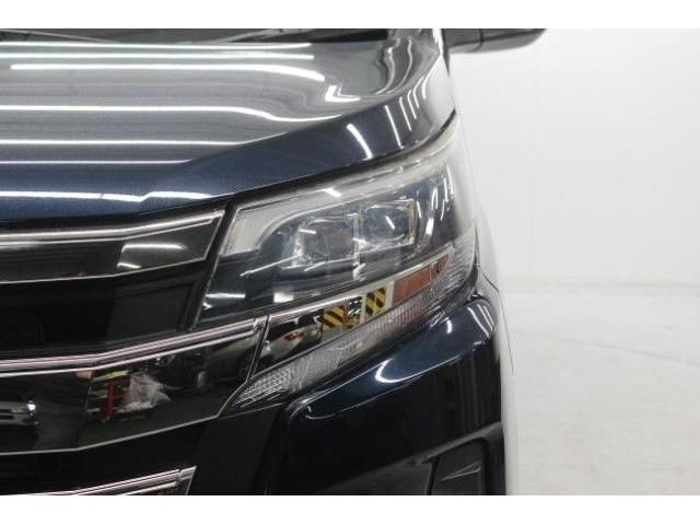 TOYOTA NOAH HYBRID 2017 Image 31