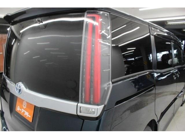 TOYOTA NOAH HYBRID 2017 Image 31