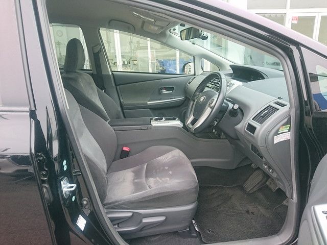 TOYOTA PRIUS ALPHA 2014 Image 31