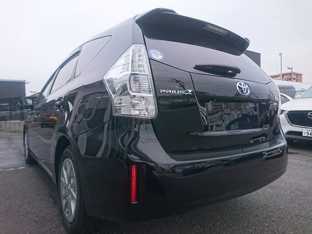 TOYOTA PRIUS ALPHA 2014 Image 31