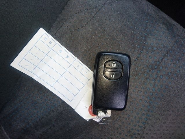 TOYOTA PRIUS ALPHA 2014 Image 31