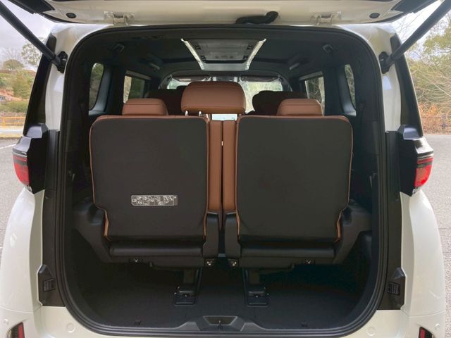 TOYOTA VELLFIRE 2026 Image 31