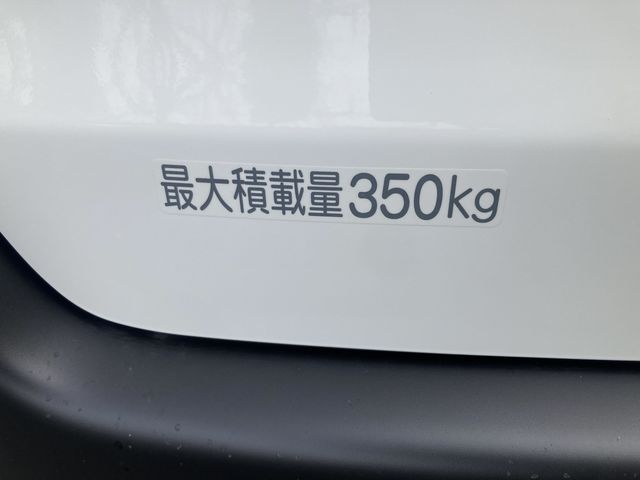 TOYOTA PROBOX VAN HYBRID 2026 Image 31