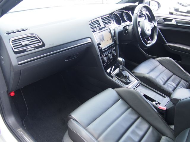 VOLKSWAGEN GOLF R 2015 Image 31