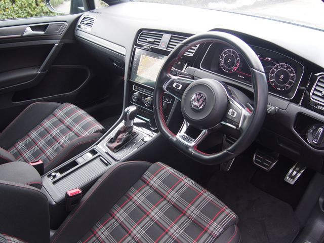 VOLKSWAGEN GOLF GTI 2018 Image 31