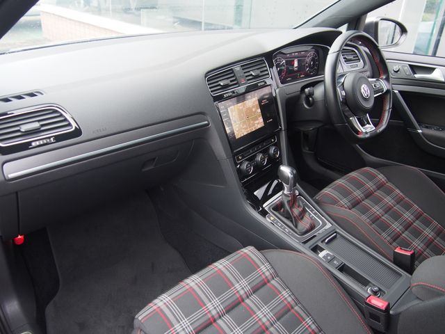 VOLKSWAGEN GOLF GTI 2018 Image 31
