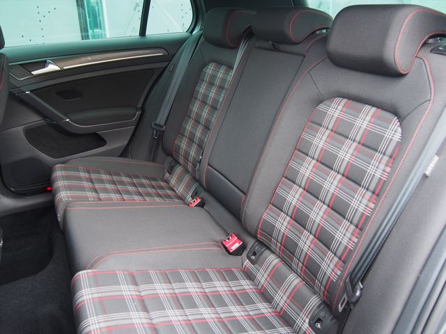 VOLKSWAGEN GOLF GTI 2018 Image 31