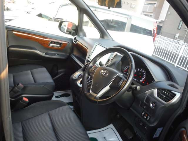 TOYOTA VOXY 2014 Image 31