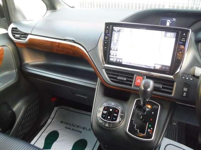 TOYOTA VOXY 2014 Image 31