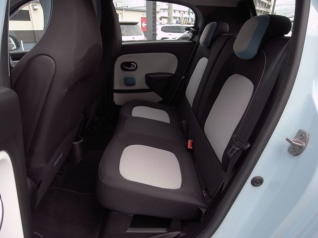 RENAULT TWINGO 2018 Image 31