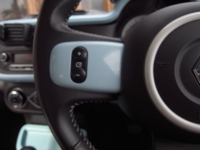 RENAULT TWINGO 2018 Image 31