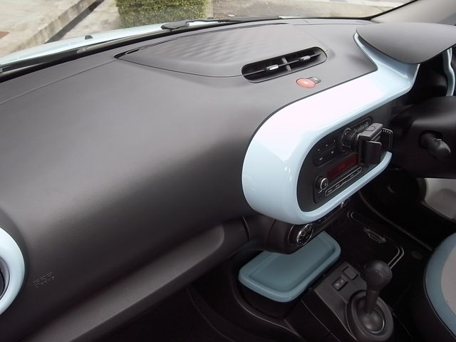 RENAULT TWINGO 2018 Image 31