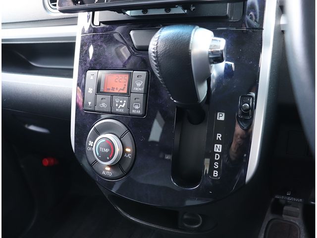 DAIHATSU TANTO CUSTOM 2016 Image 31