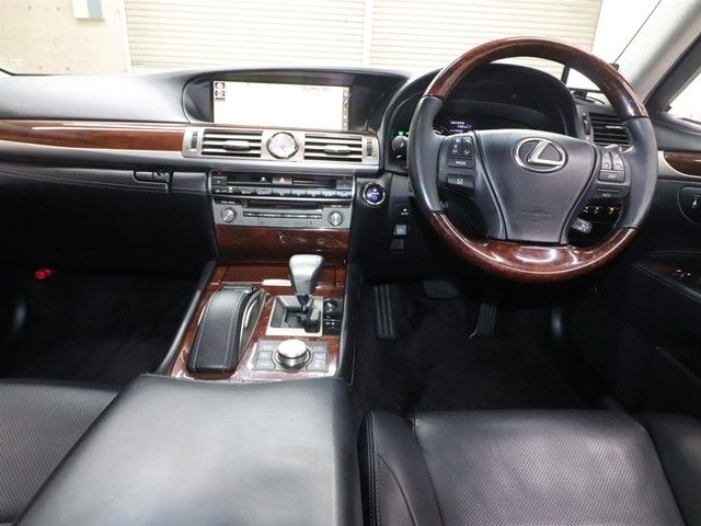 TOYOTA LEXUS LS600H 2015 Image 31