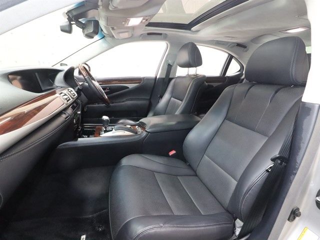 TOYOTA LEXUS LS600H 2015 Image 31