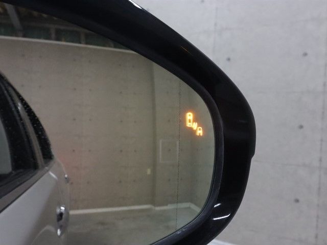 TOYOTA LEXUS LS600H 2015 Image 31