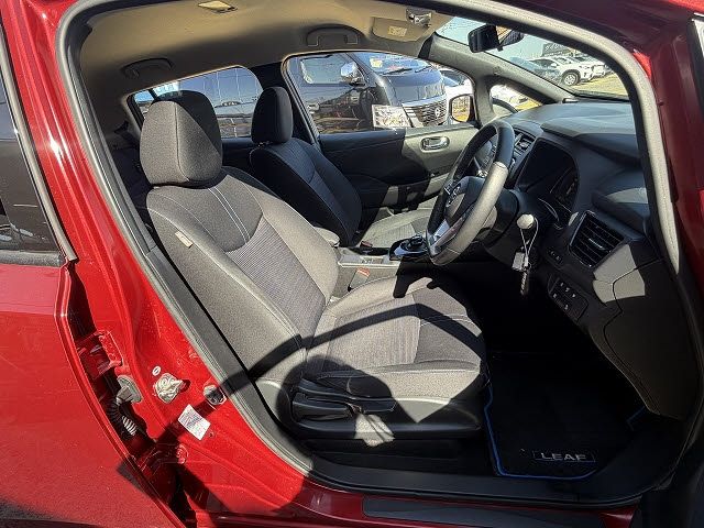 NISSAN LEAF 2017 Image 31