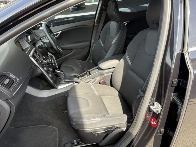 VOLVO V40 2013 Image 31