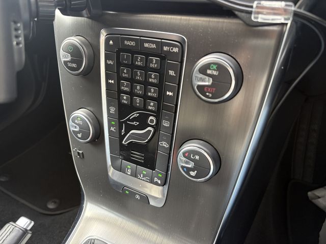 VOLVO V40 2013 Image 31