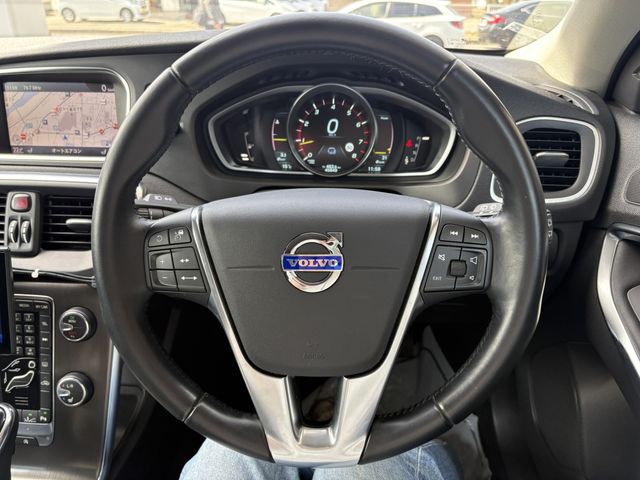 VOLVO V40 2013 Image 31