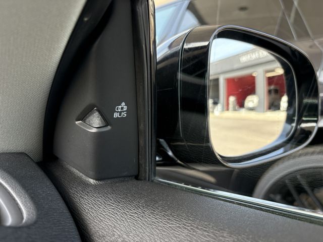 VOLVO V40 2013 Image 31