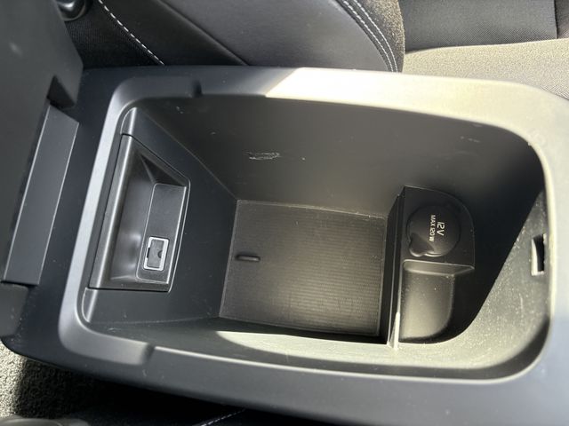 VOLVO V40 2013 Image 31