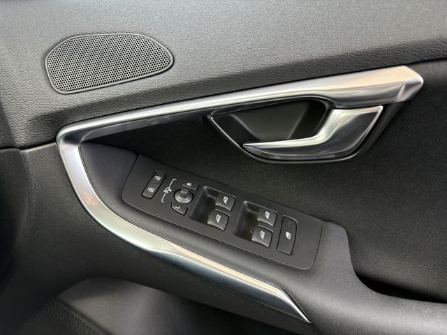 VOLVO V40 2013 Image 31