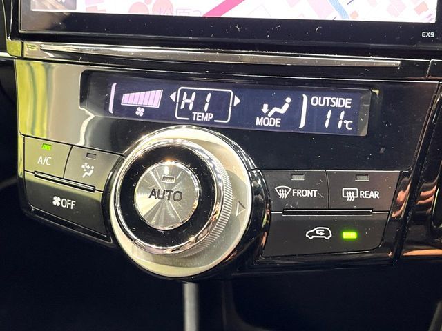 TOYOTA PRIUS ALPHA 2015 Image 31