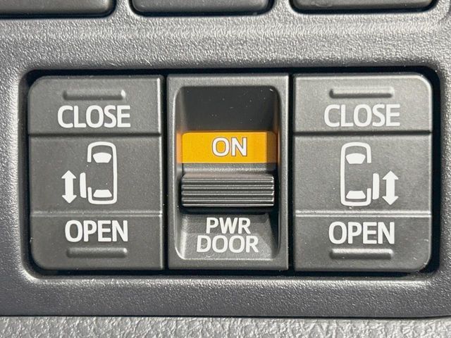 TOYOTA NOAH HYBRID 2019 Image 31