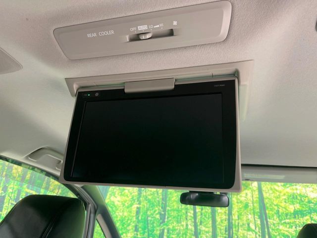 TOYOTA VOXY HYBRID 2017 Image 31