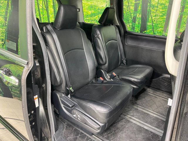 TOYOTA VOXY HYBRID 2017 Image 31