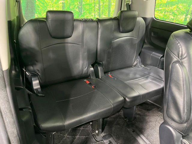 TOYOTA VOXY HYBRID 2017 Image 31