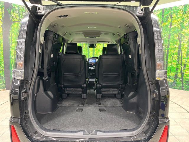 TOYOTA VOXY HYBRID 2017 Image 31