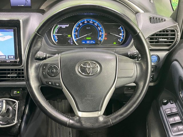 TOYOTA VOXY HYBRID 2017 Image 31