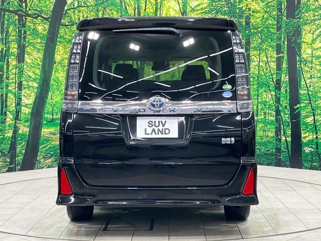 TOYOTA VOXY HYBRID 2017 Image 31