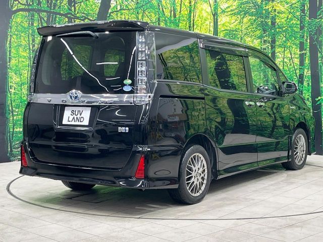 TOYOTA VOXY HYBRID 2017 Image 31