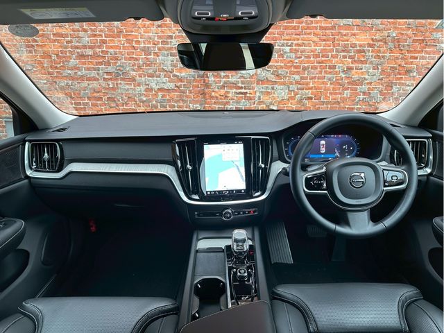 VOLVO S60 2023 Image 31